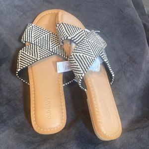 New old navy sandal